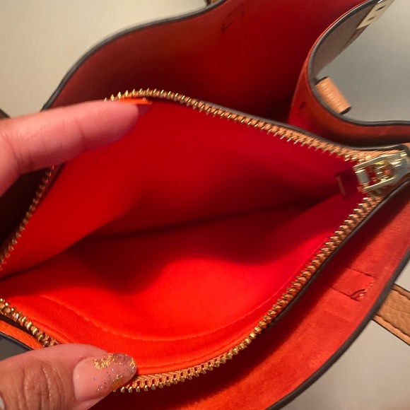 Like NEW!!  Steve Madden tote - Picture 8 of 12